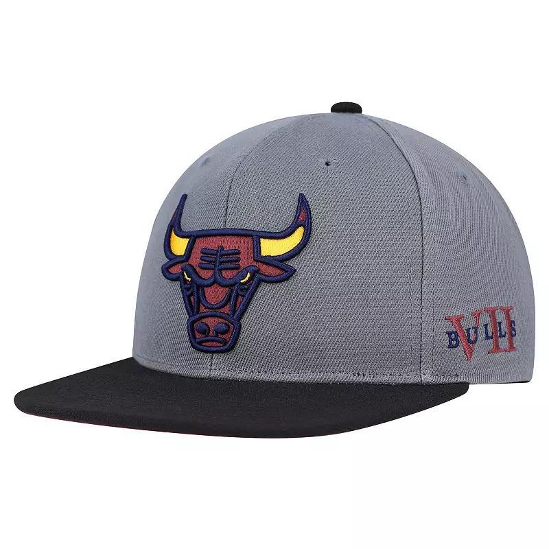 Mens Mitchell & Ness Gray/Black Chicago Bulls Core Snapback Hat Product Image