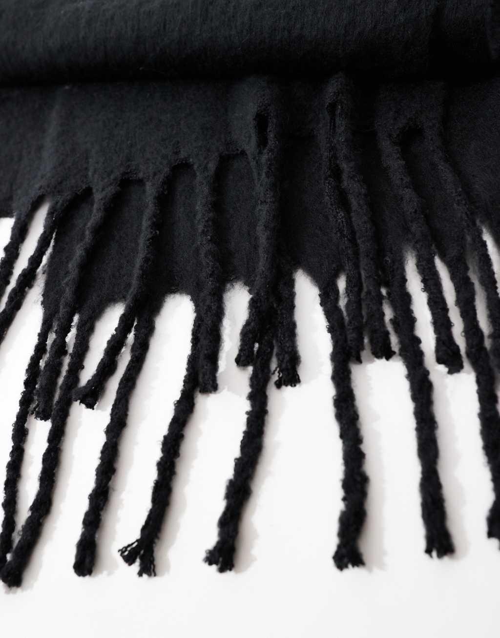 Object soft chunky tassel scarf in black Product Image