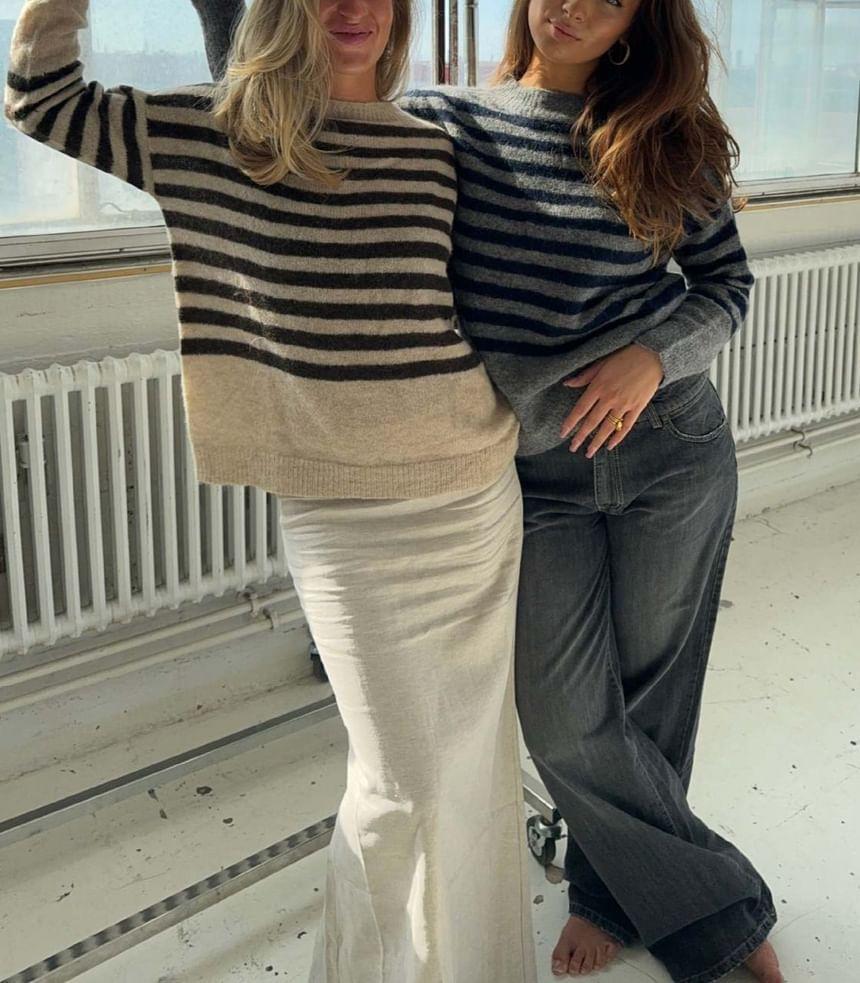 Long Sleeve Striped Loose-Fit Sweater Product Image