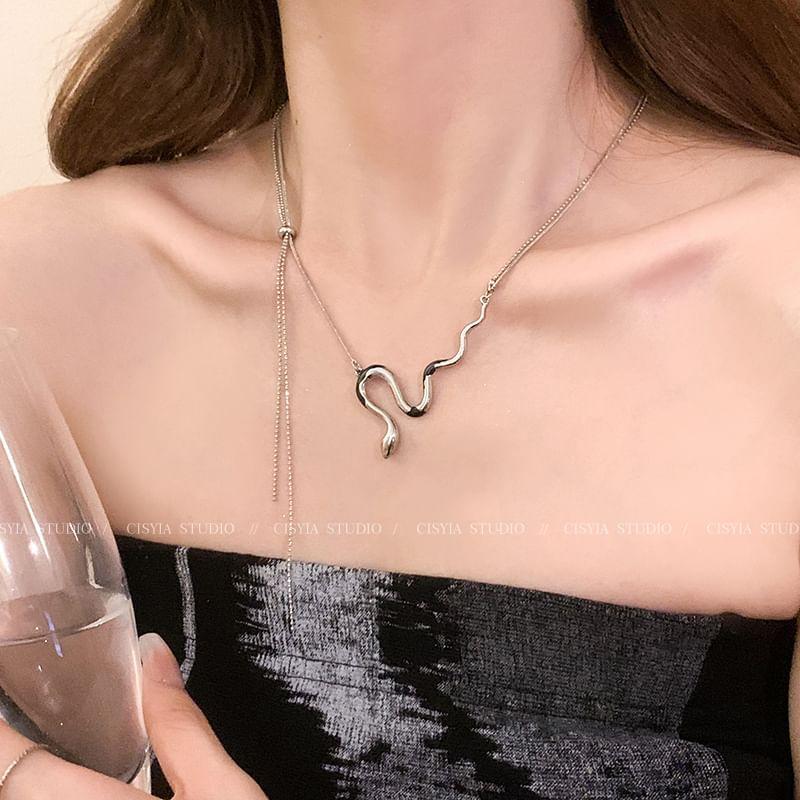 Snake Pendant Alloy Choker Product Image