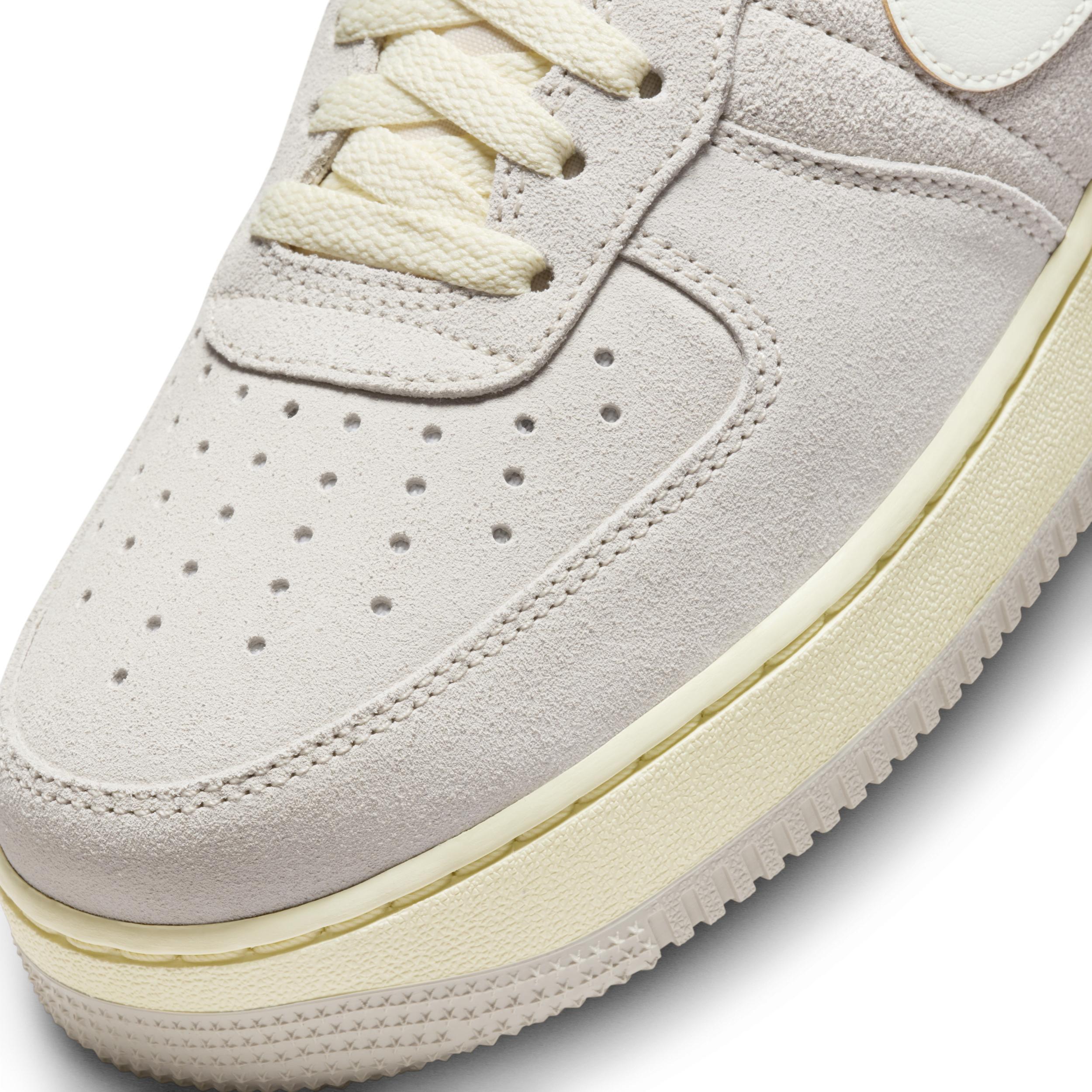 Nike Men's Air Force 1 '07 Shoes Product Image