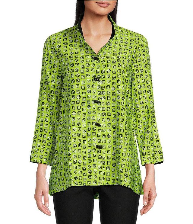 Ali Miles Woven Wire Collar 3/4 Sleeve Button-Front Printed Tunic Product Image