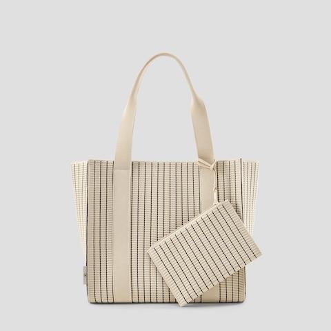 The Lightweight Tote (Sarah) Product Image