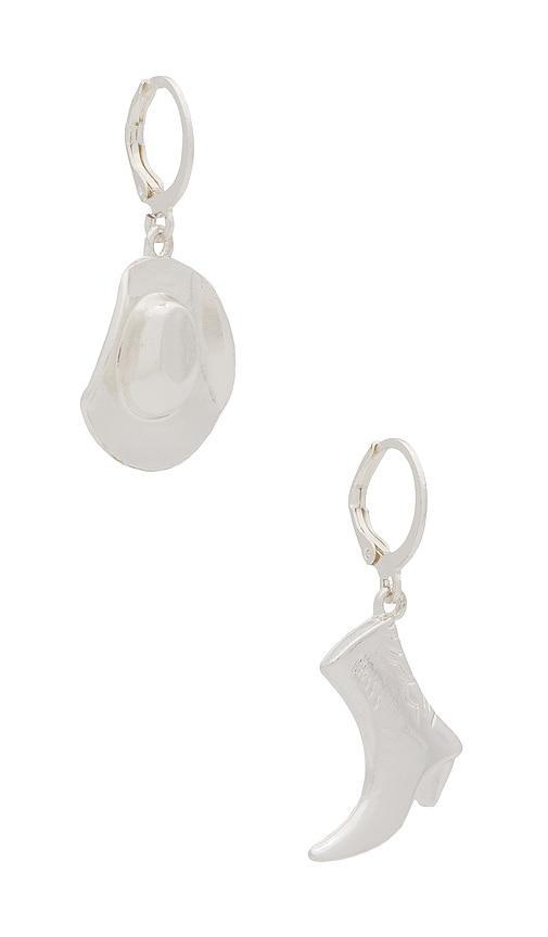 Faye Earrings Product Image