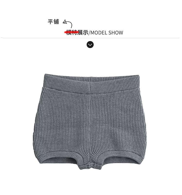 Low-Rise Ribbed-Knit Skiinny Shorts Product Image