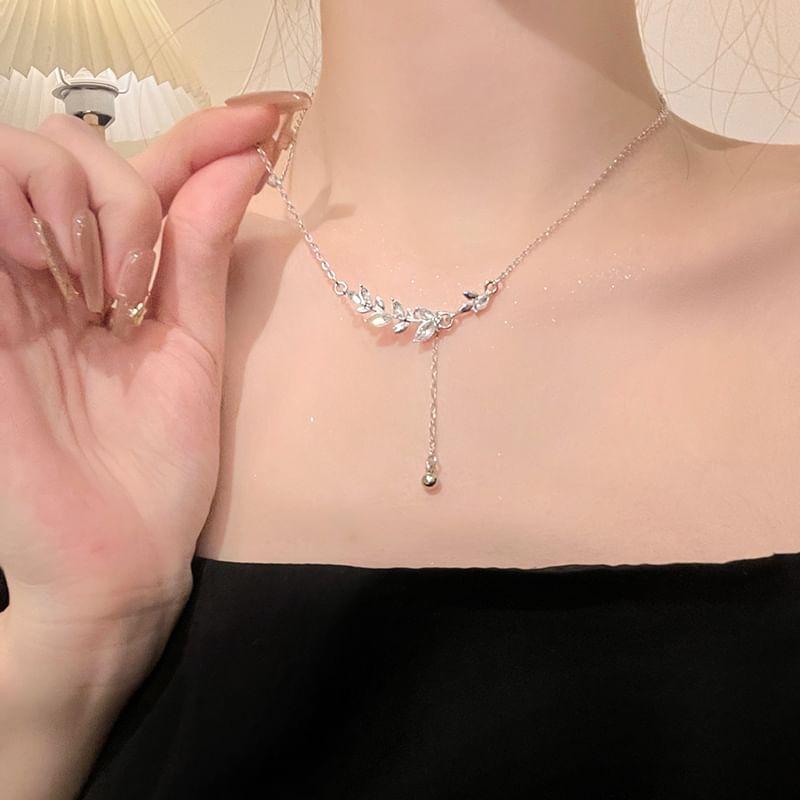 Leaf Alloy Lariat Necklace Product Image