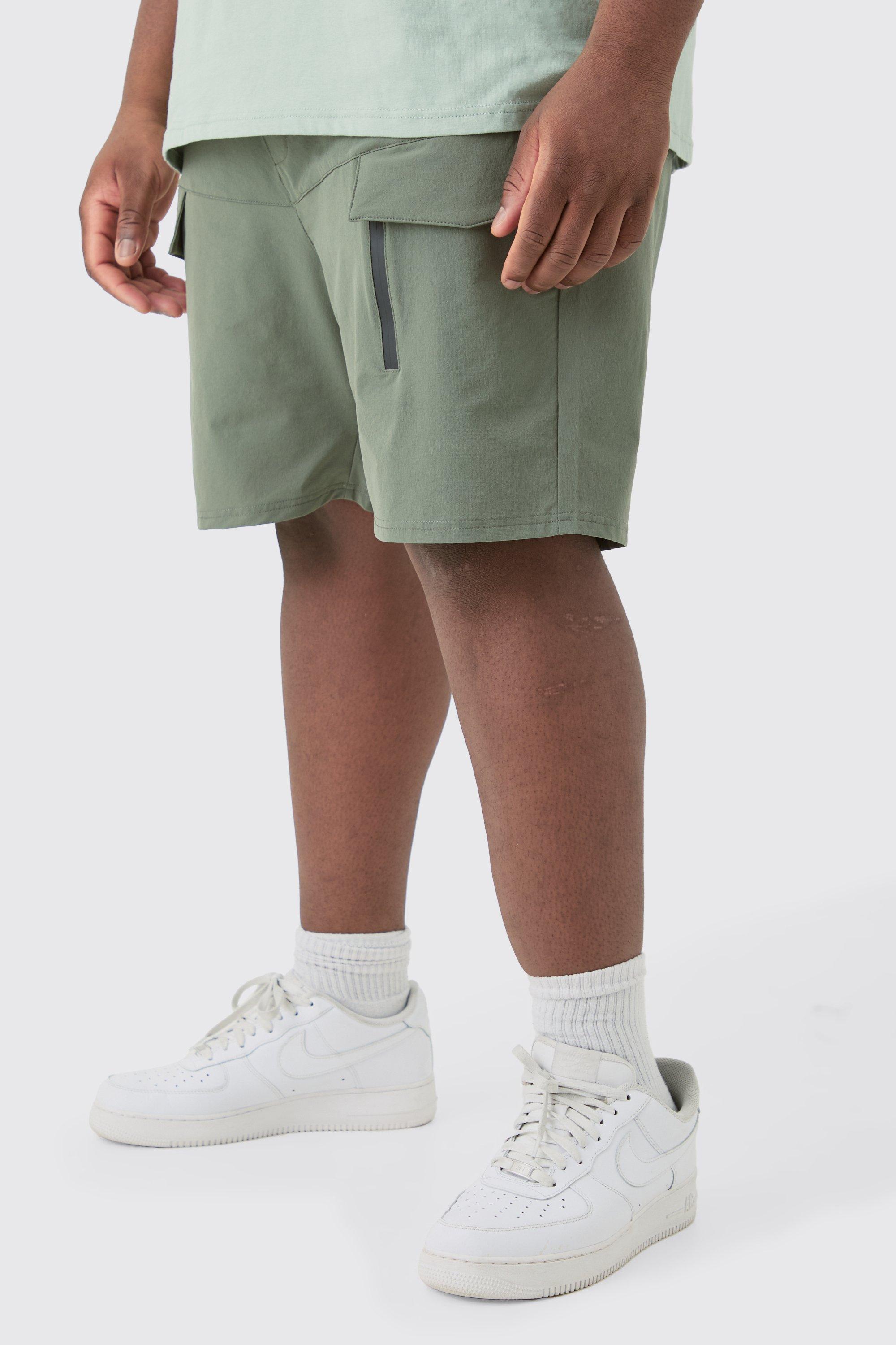 Mens Green Plus Elasticated Waist Relaxed Lightweight Stretch Cargo Zip Short, Green Product Image