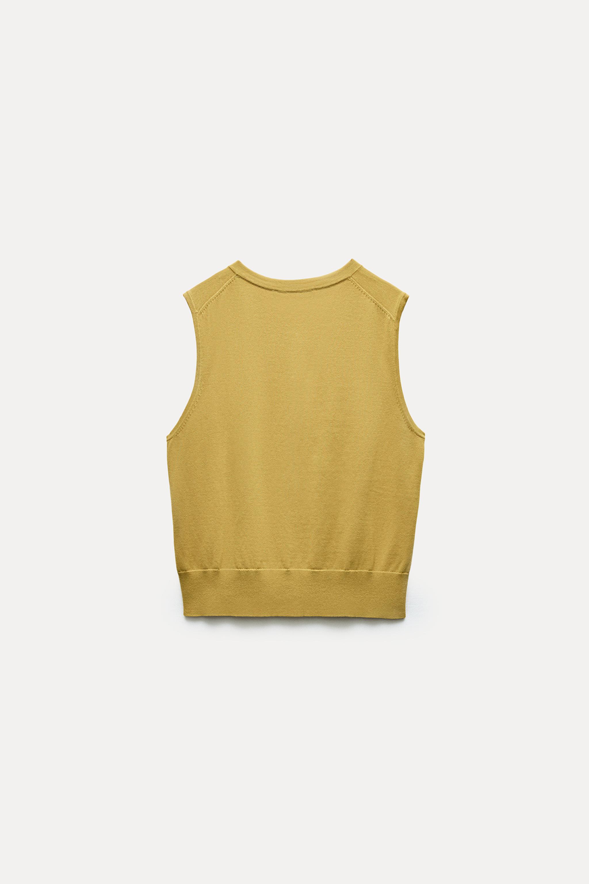 PLAIN KNIT TOP WITH GOLD BUTTONS Product Image