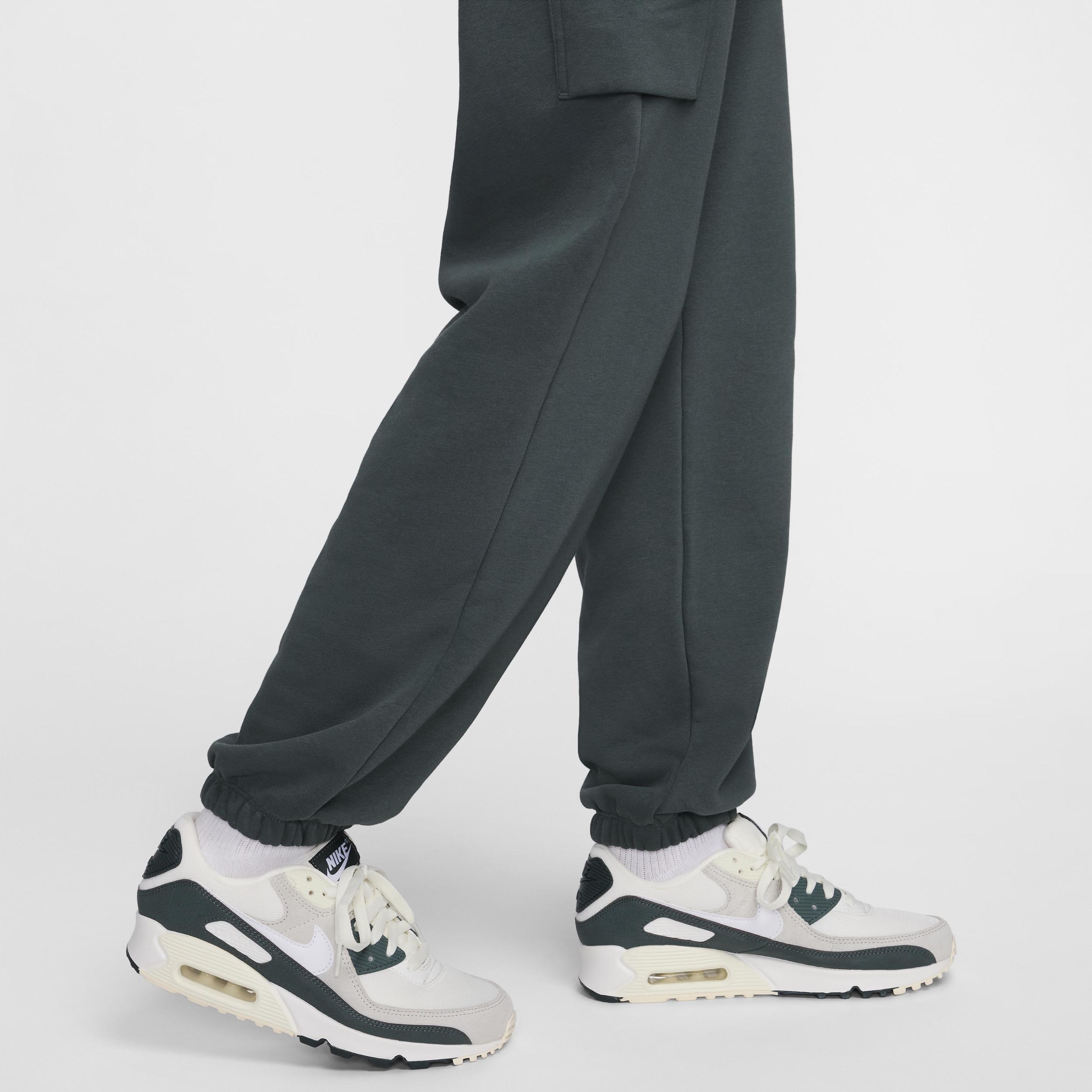 Women's Nike Sportswear Club Fleece Mid-Rise Oversized Cargo Sweatpants Product Image