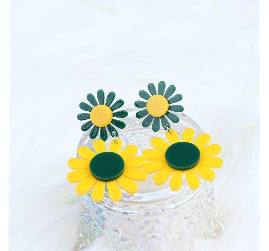 Flower Acrylic Dangle Earring Product Image