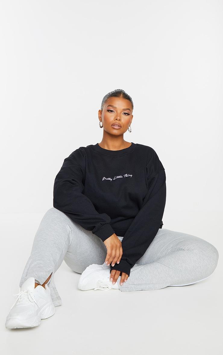 PRETTYLITTLETHING Plus Black Crew Neck Sweatshirt Product Image