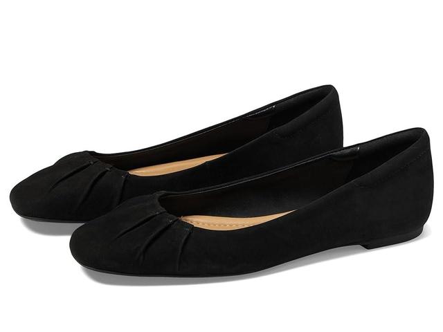 Blondo Jannet Nubuck) Women's Flat Shoes Product Image