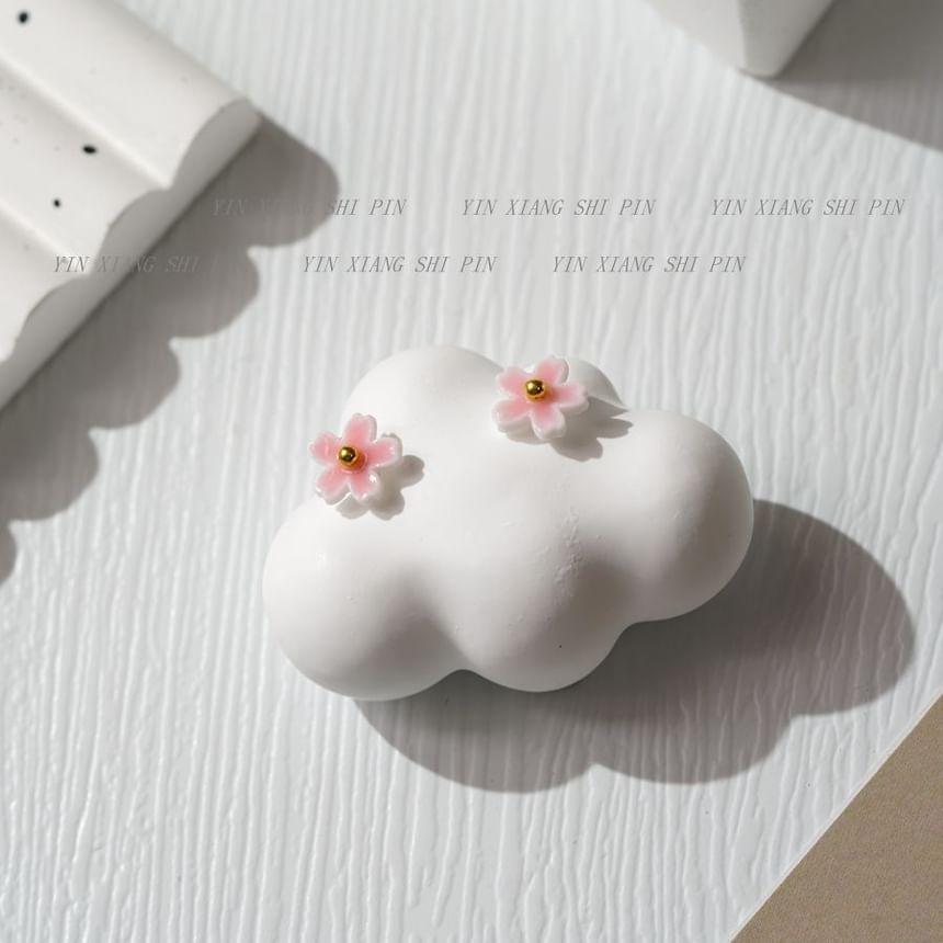 Floral Stud Earring Product Image