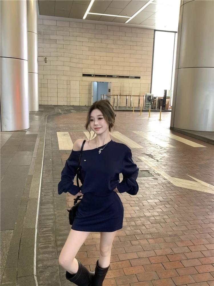 Off Shoulder Long Sleeve Plain Mini Sweatshirt Dress Product Image