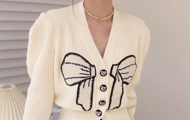 V-Neck Bow Embroidered Ribbed Cardigan Product Image