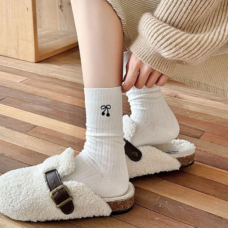 Bow Embroidered Socks Product Image