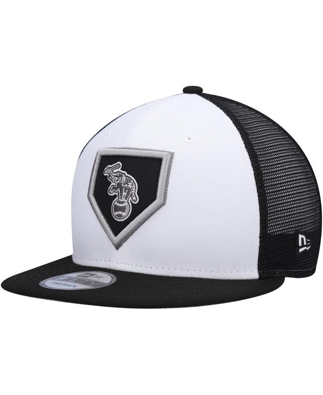 Mens New Era White Oakland Athletics 2022 Clubhouse Trucker 9FIFTY Snapback Hat - White Product Image