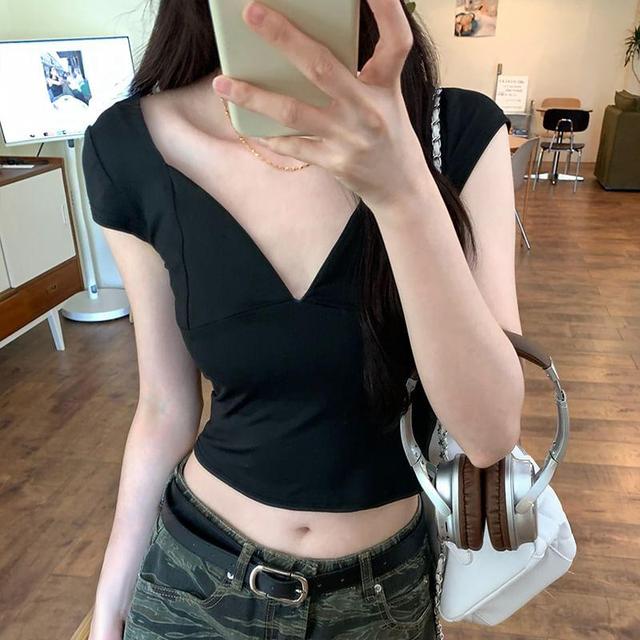 Short Sleeve Plain Open-Back Slim-Fit Crop T-Shirt Product Image