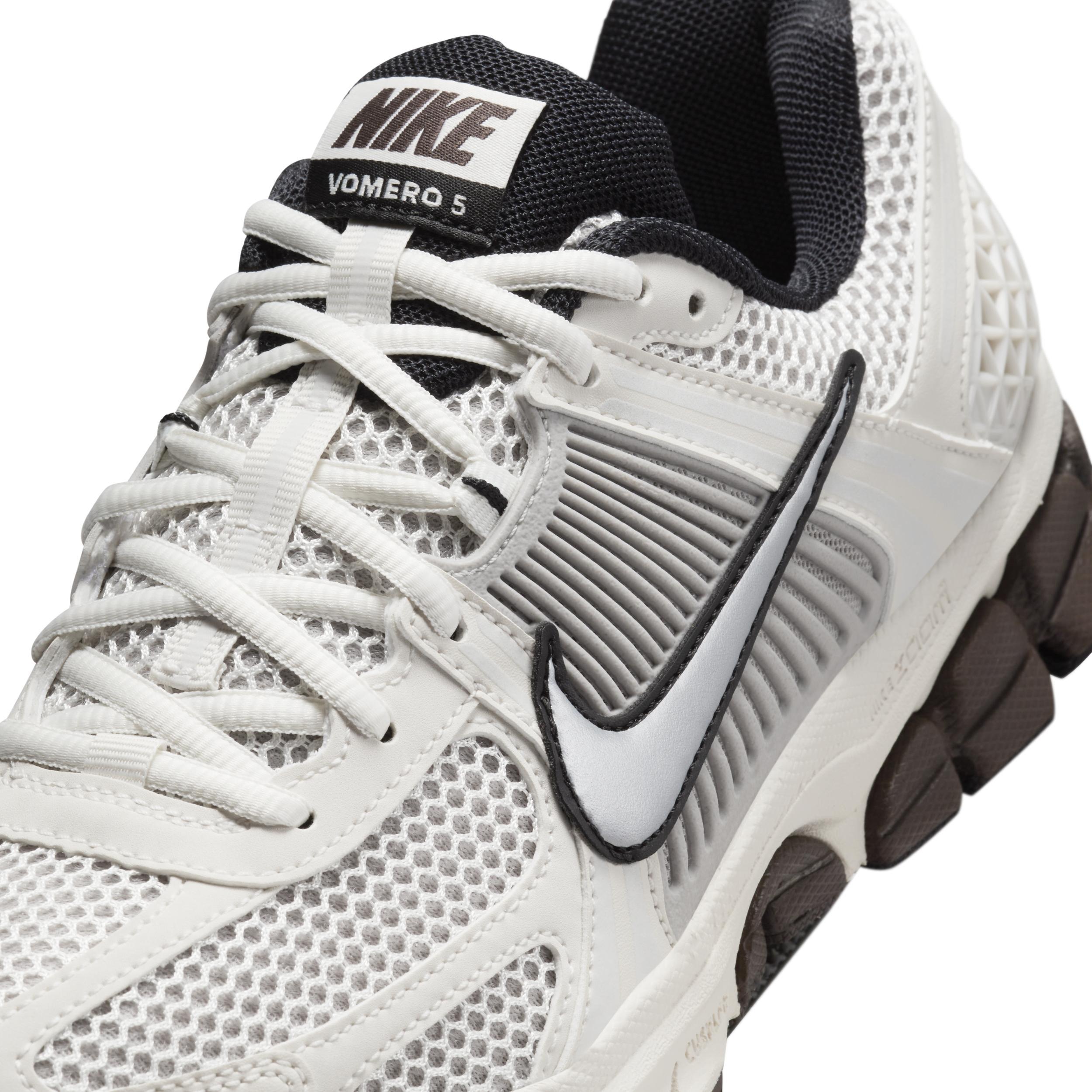 Nike Womens Zoom Vomero 5 Casual Shoes Product Image