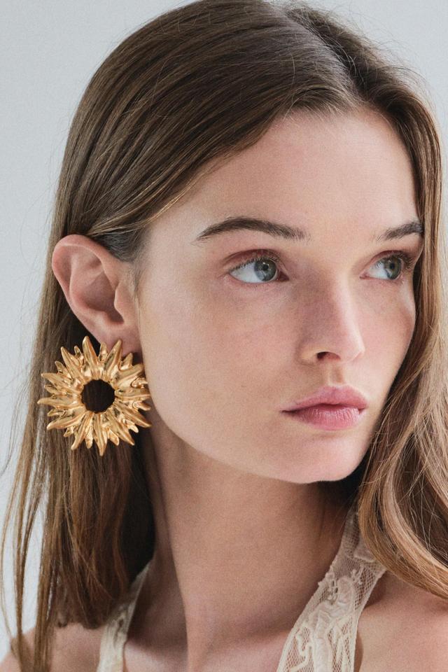 METAL SUN EARRINGS Product Image