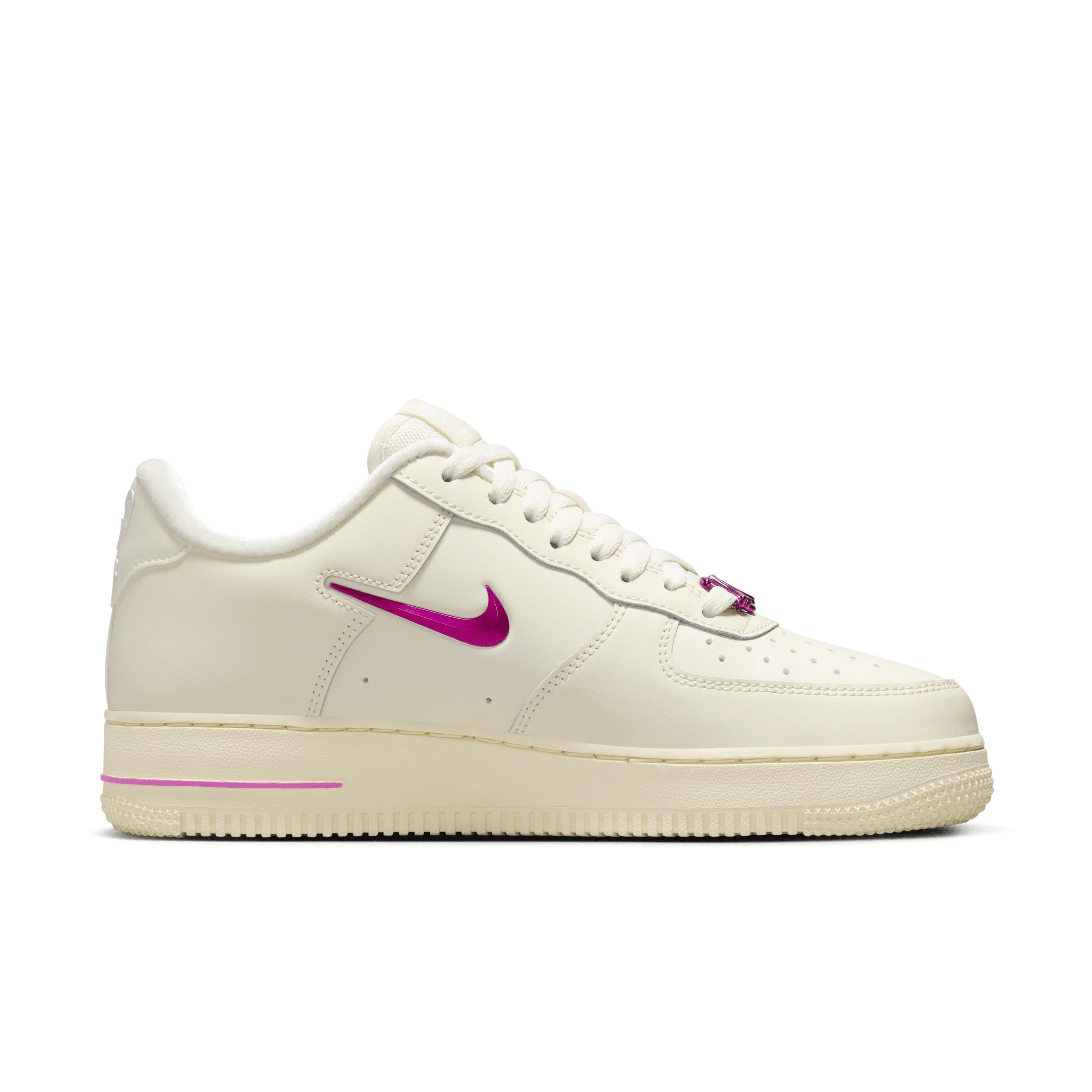 Nike Women's Air Force 1 '07 Shoes Product Image