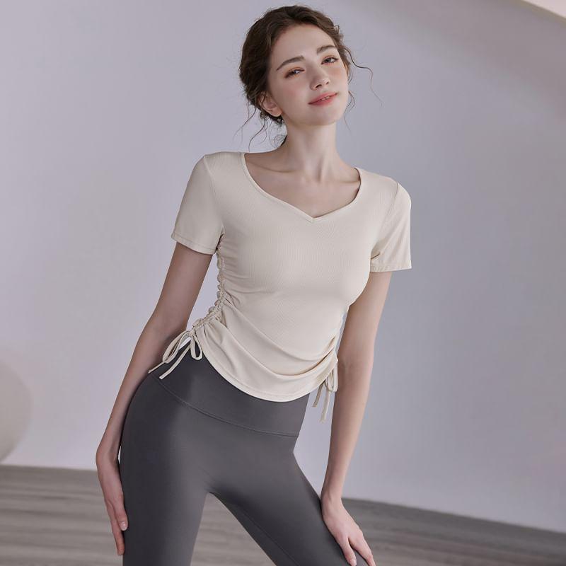 Short-Sleeve Scoop Neck Plain Sport T-Shirt Product Image