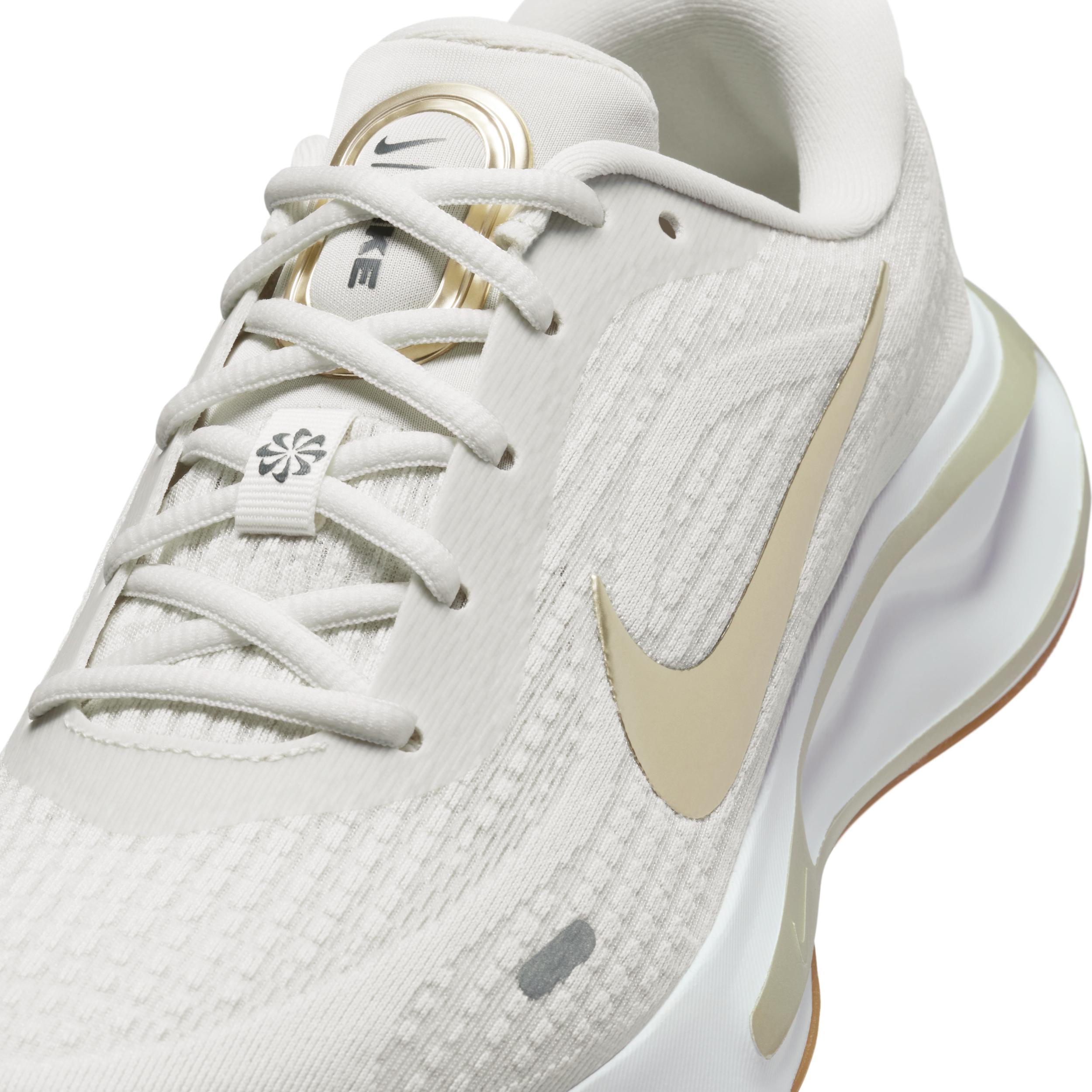 Nike Women's Journey Run Road Running Shoes Product Image