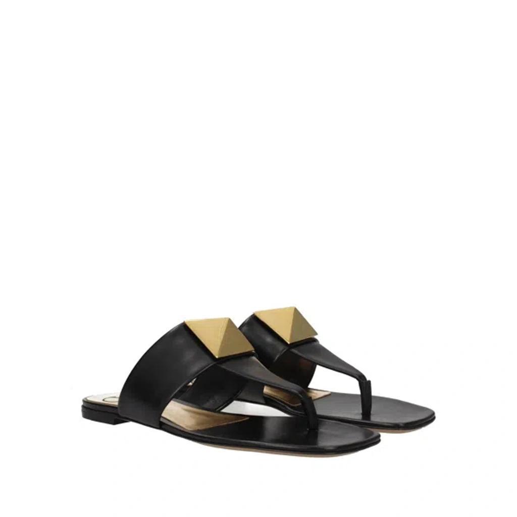 One Stud Leather Thong Sandals In Black Product Image