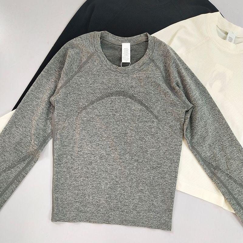 Long Sleeve Crew Neck Sport Cropped T-Shirt Product Image