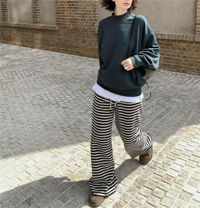 Drawstring Waist Striped Wide Leg Knit Pants Product Image