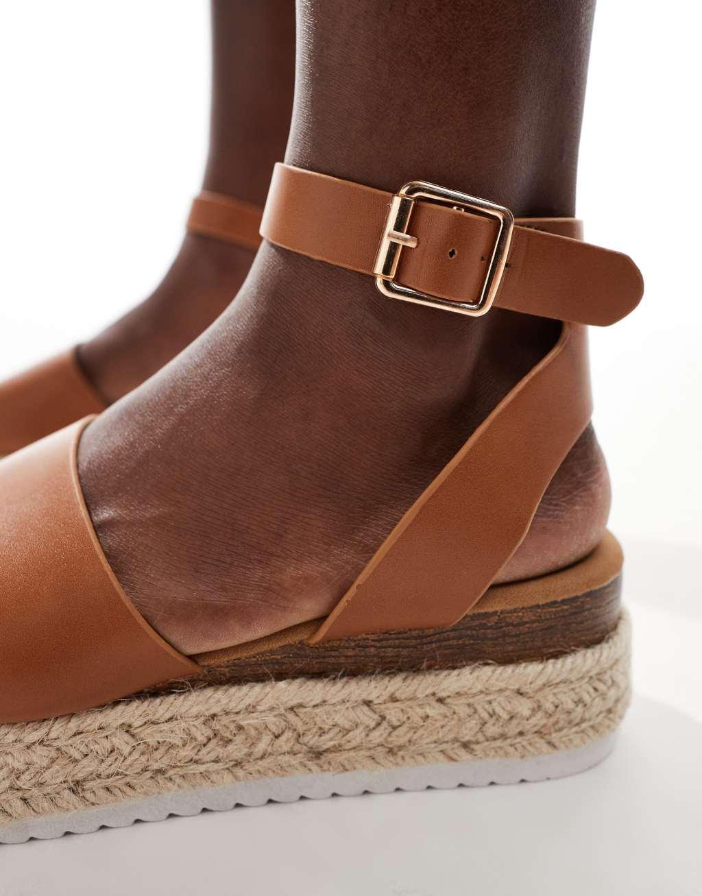 Truffle Collection flatform espadrilles in tan Product Image