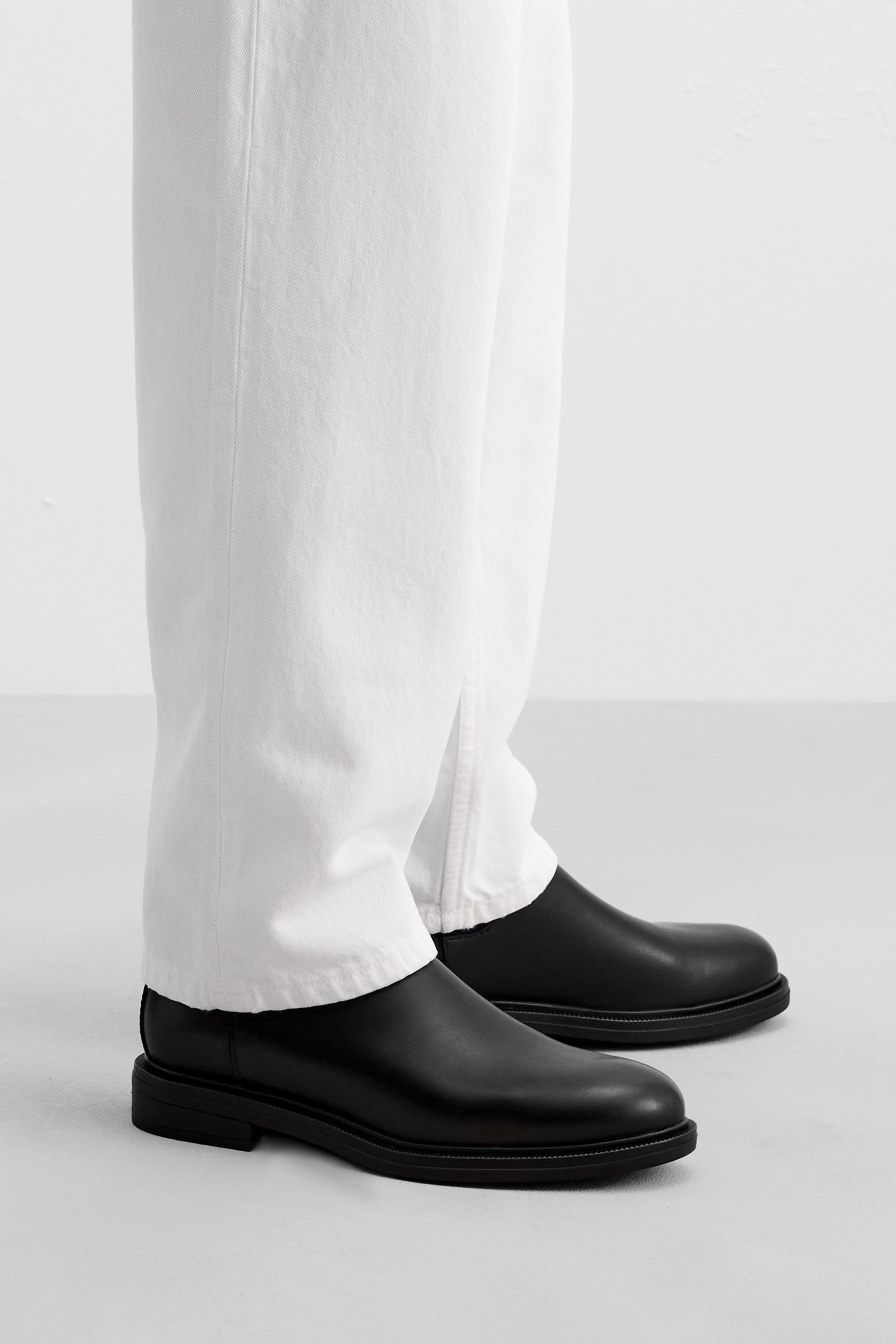 CHELSEA BOOTS Product Image