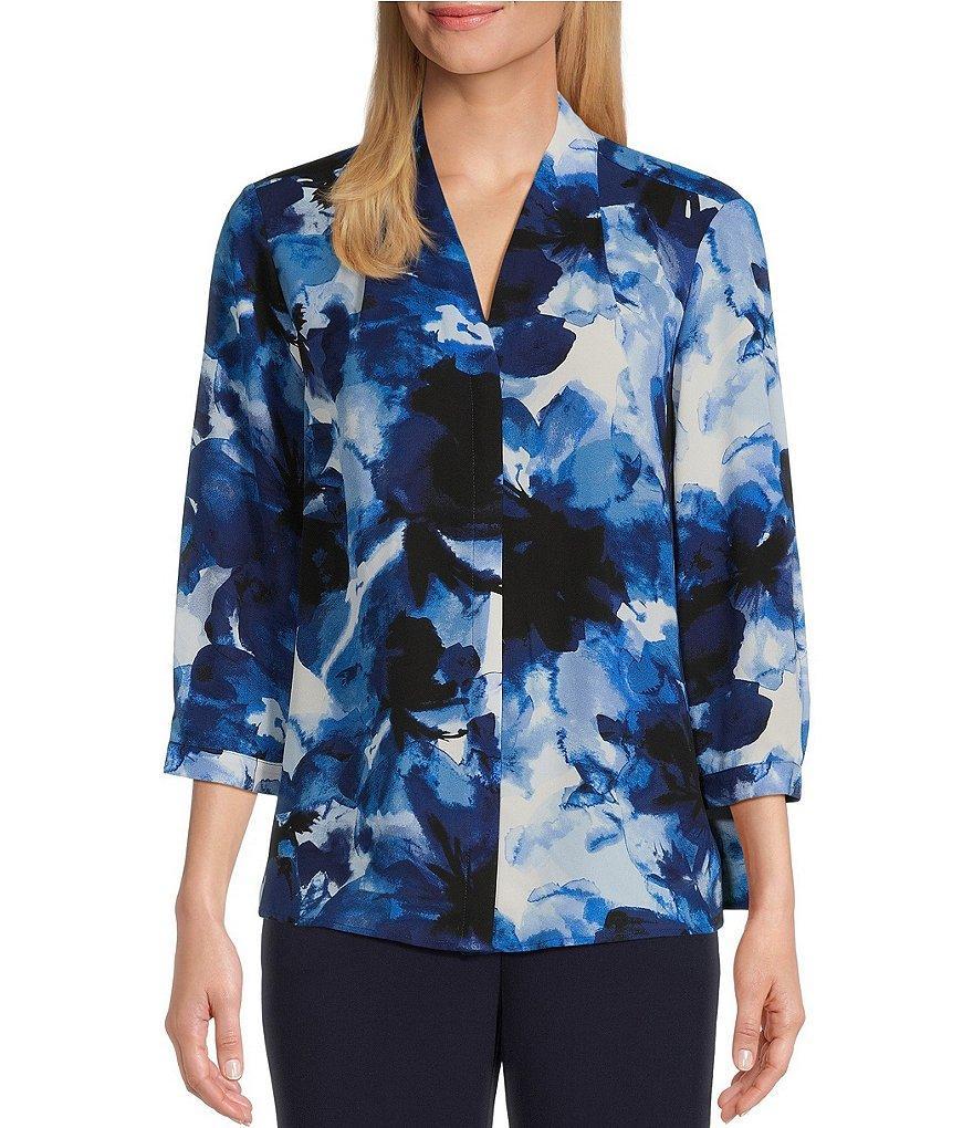 Investments Petites Caroline Signature Blue Floral V-Neck 3/4 Sleeve Button Front Top Product Image