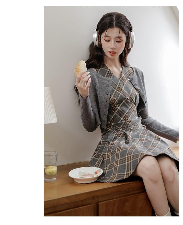 Set: Sleeveless V-Neck Plaid A-Line Dress + Melange Crop Cardigan Product Image