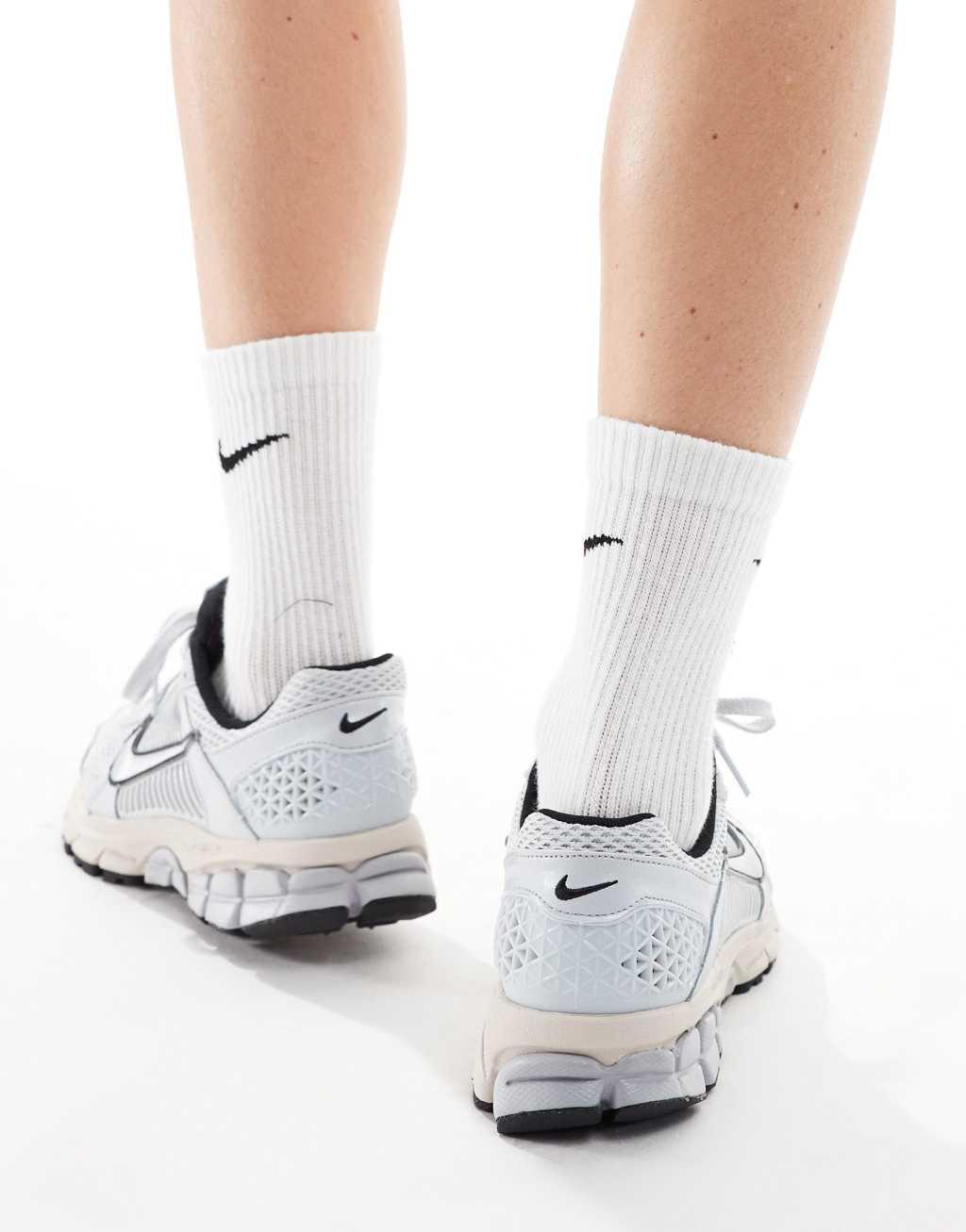 Nike Zoom Vomero 5 sneakers in pure platinum Product Image