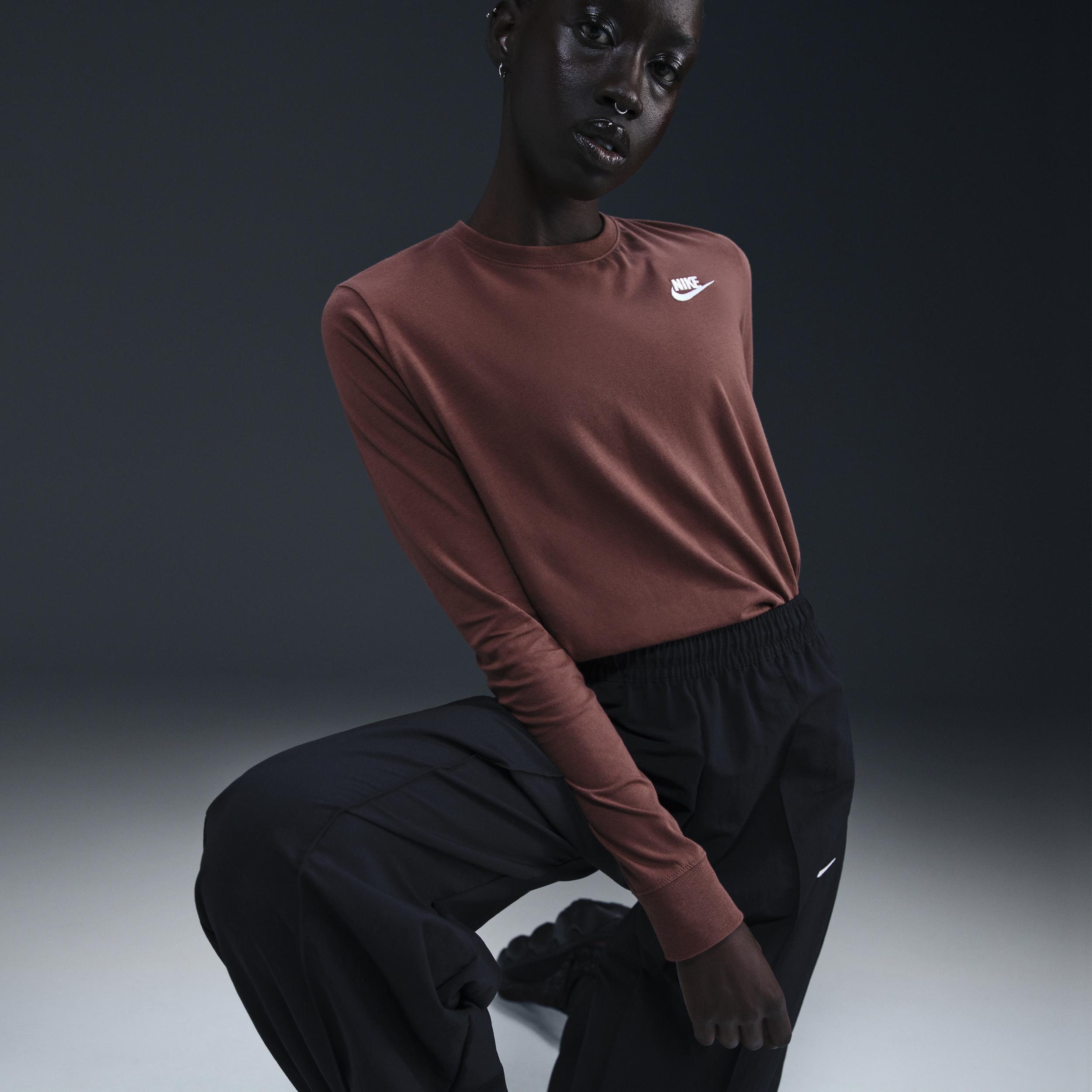 Nike Sportswear Club Women's Long-Sleeve T-Shirt Product Image