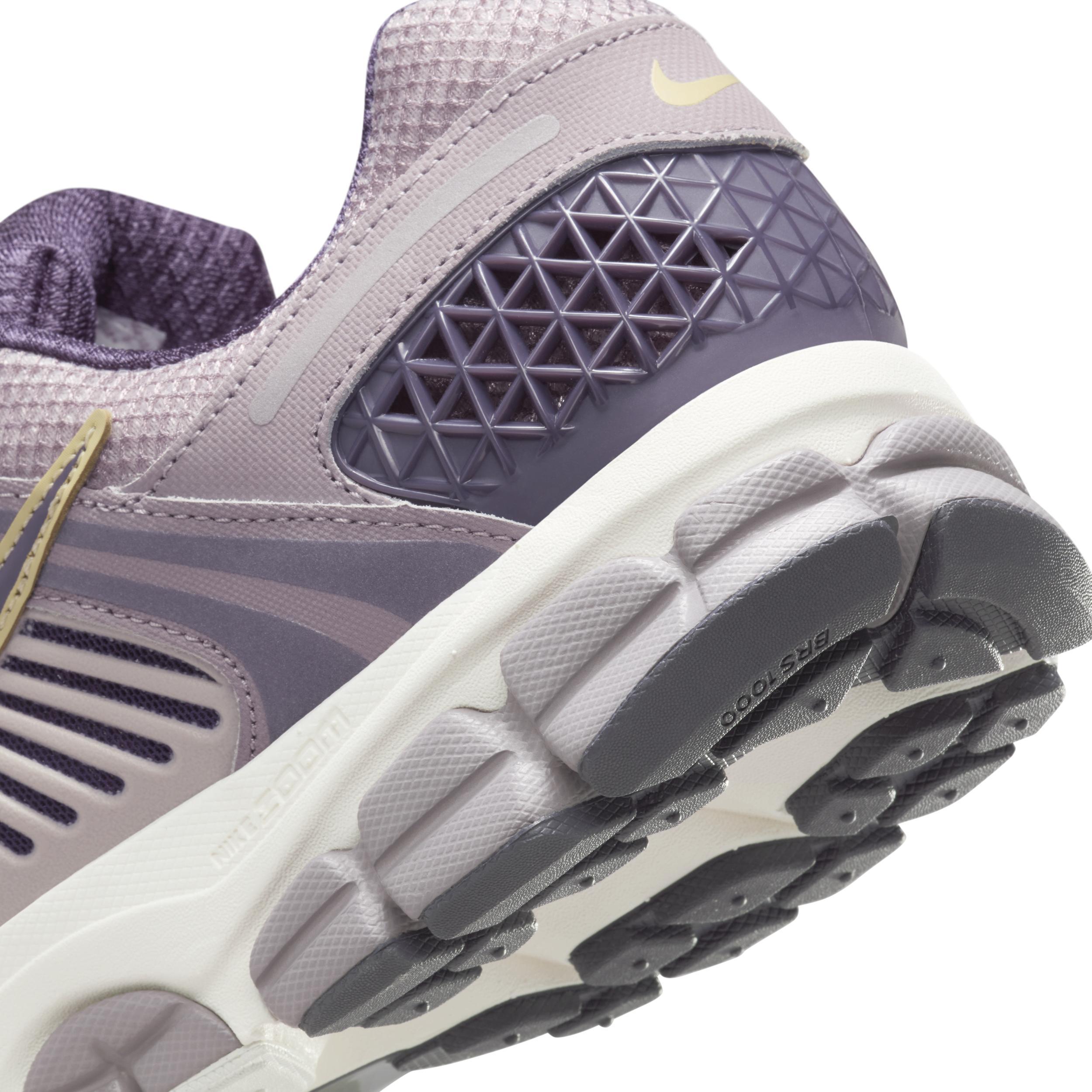 Nike Men's Zoom Vomero 5 Shoes Product Image