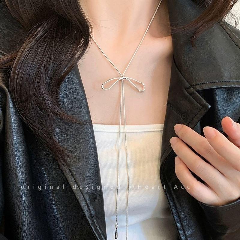 Bow Pendant Necklace Product Image