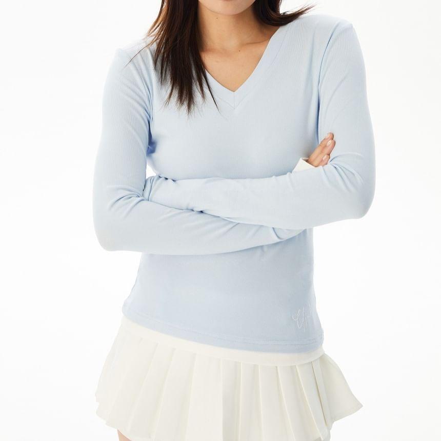 Long Sleeve V-Neck Plain Crop Tee Product Image