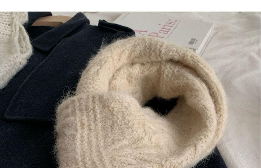 Plain Applique Cable-Knit Scarf product image