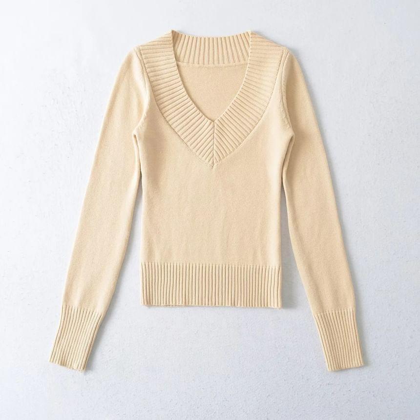 Long-Sleeve V-Neck Plain Knit Top Product Image