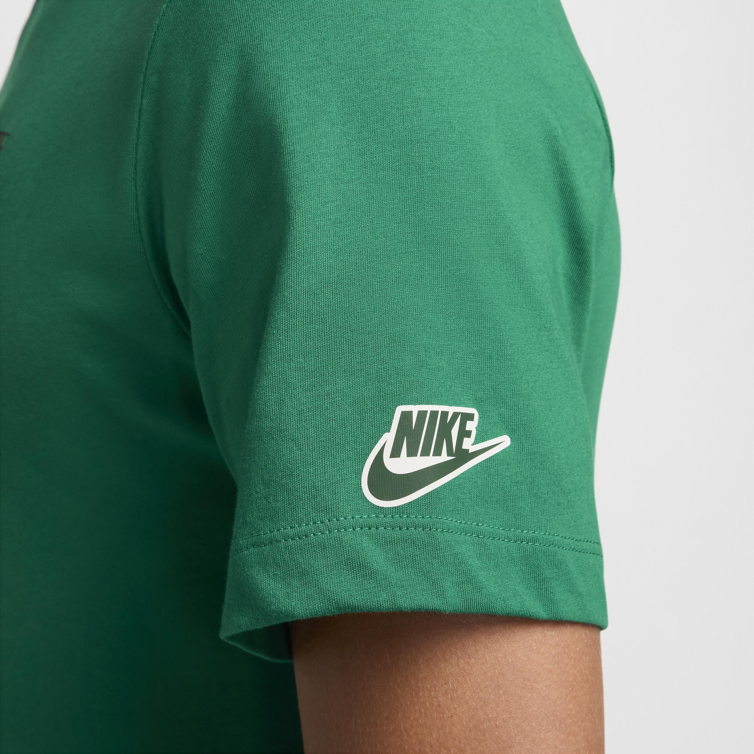 Nike Men's Club T-Shirt Product Image