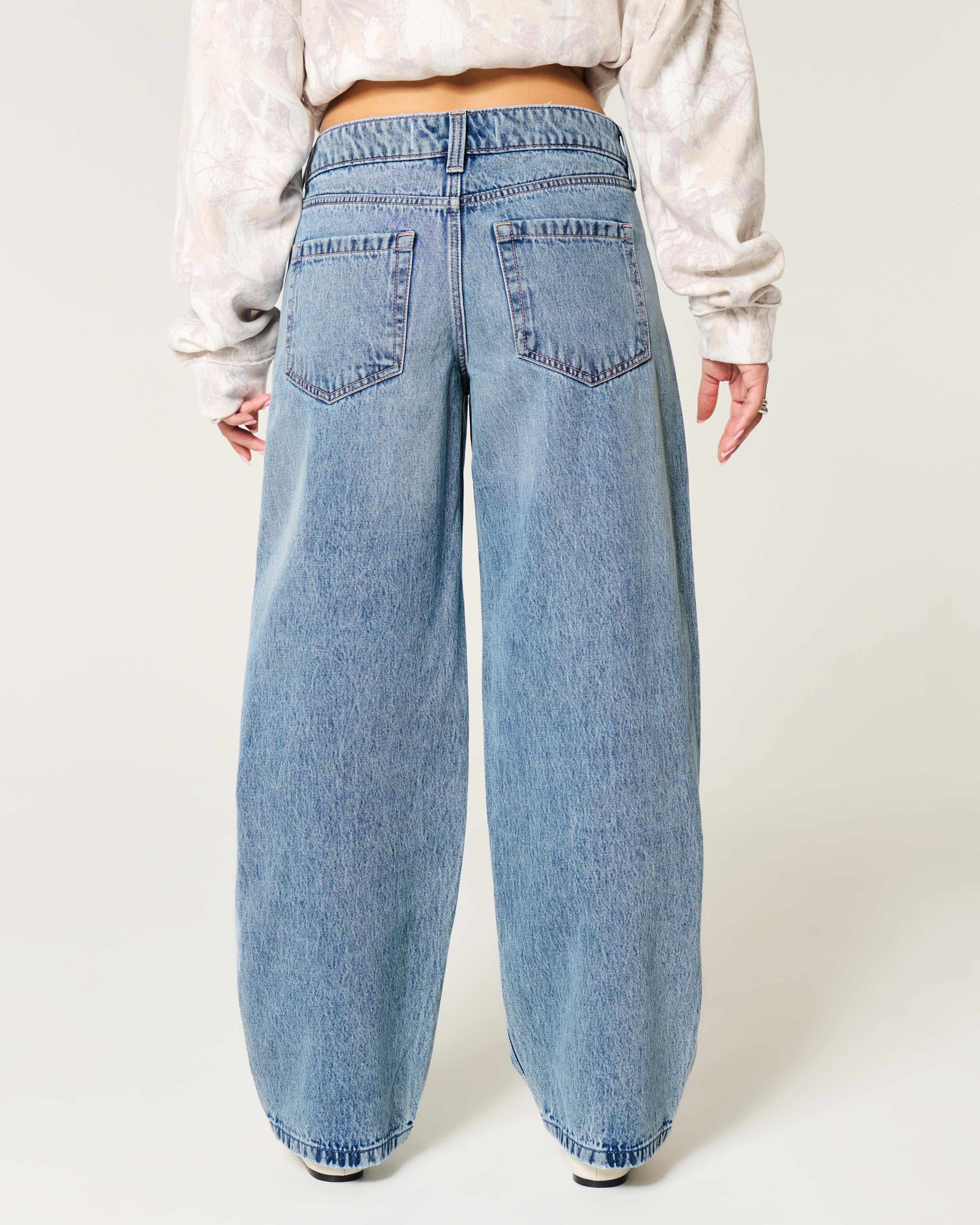 Low-Rise Medium Wash Tapered Baggy Jeans Product Image