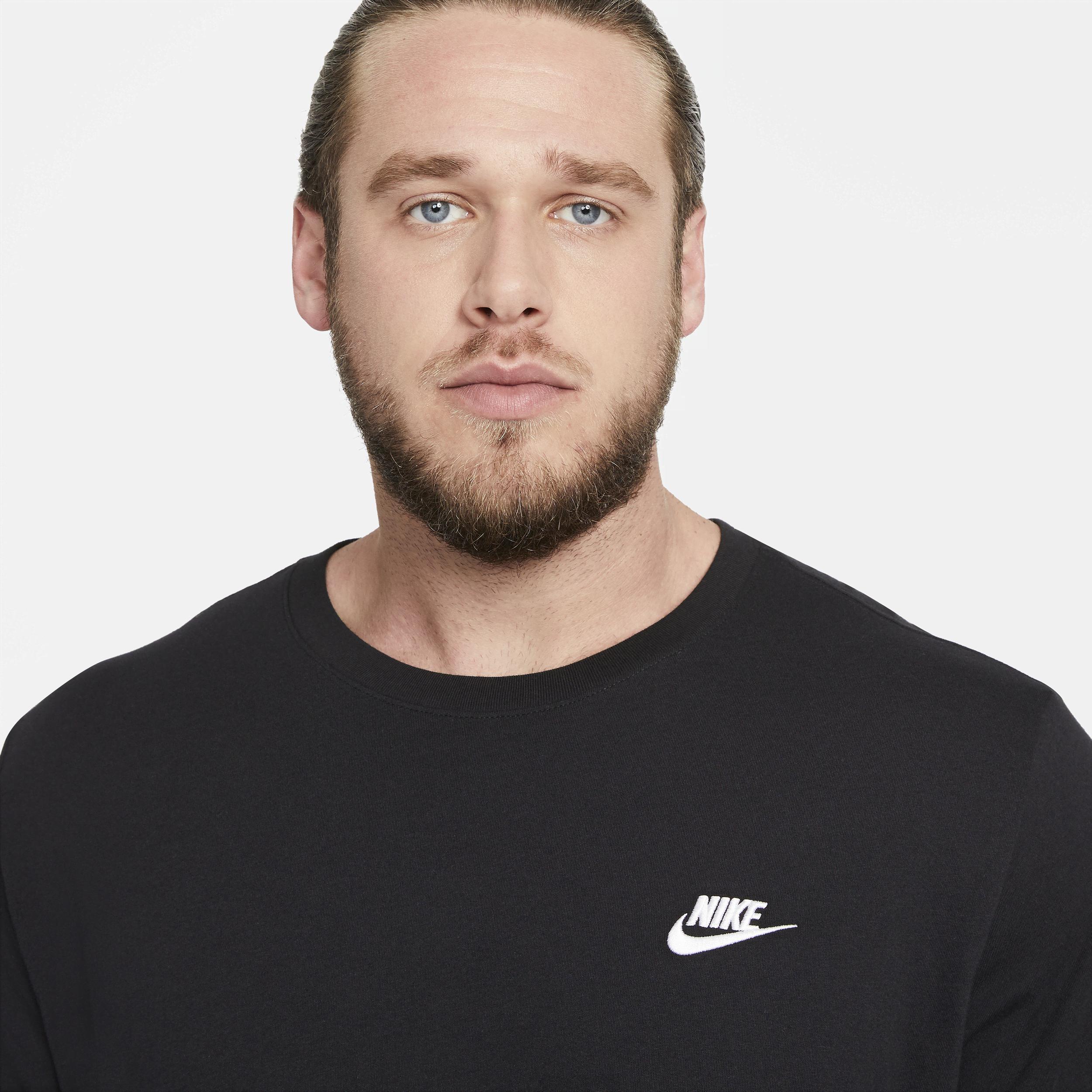 Nike Sportswear Club T-Shirt Product Image