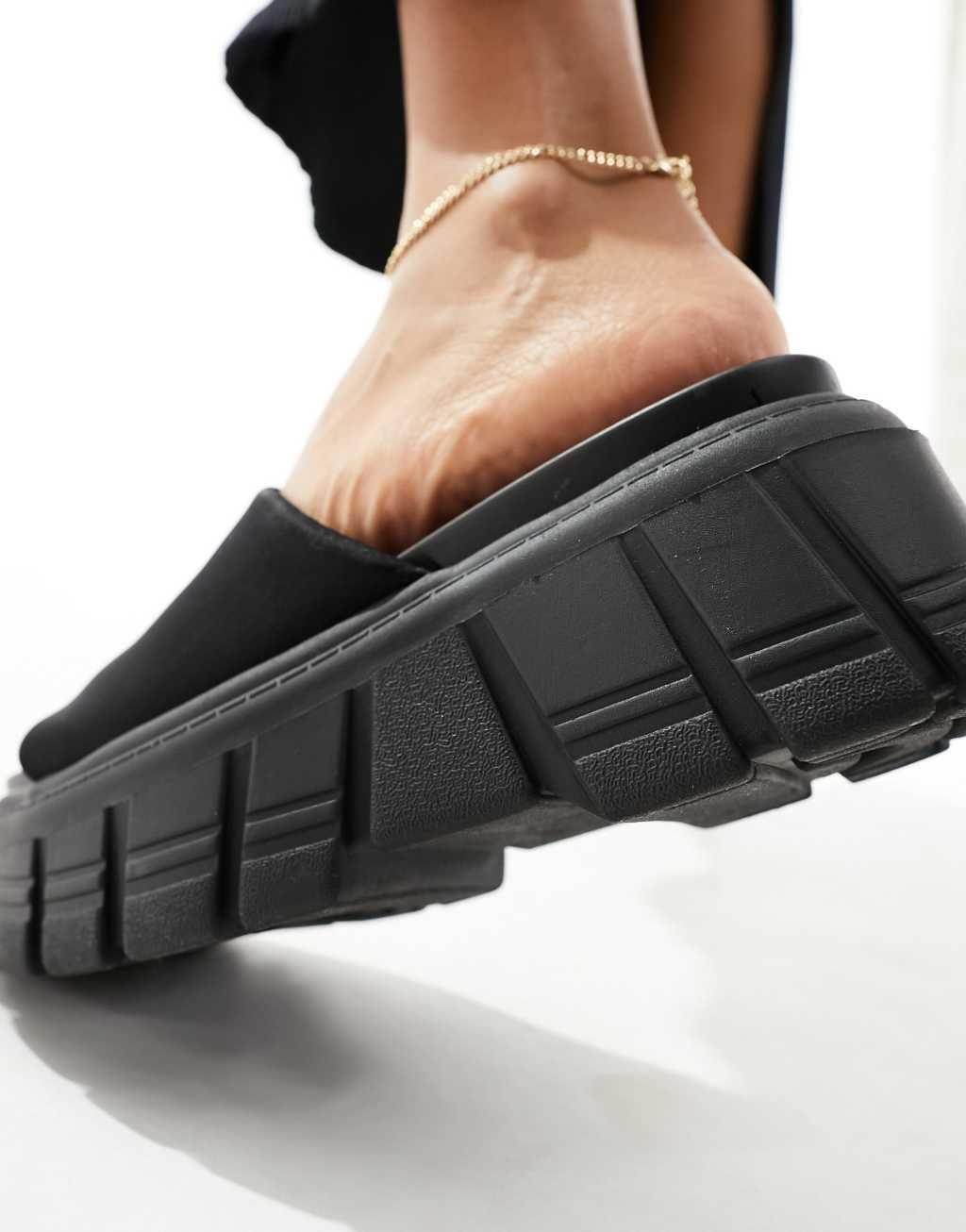 Stradivarius chunky flatform mules in black Product Image