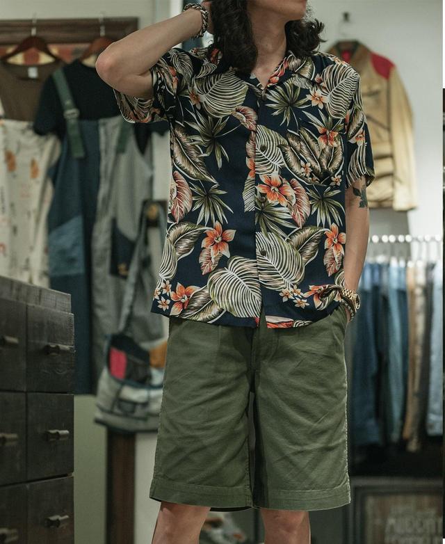 Plants & Flowers Pattern Aloha Shirt - Navy Product Image