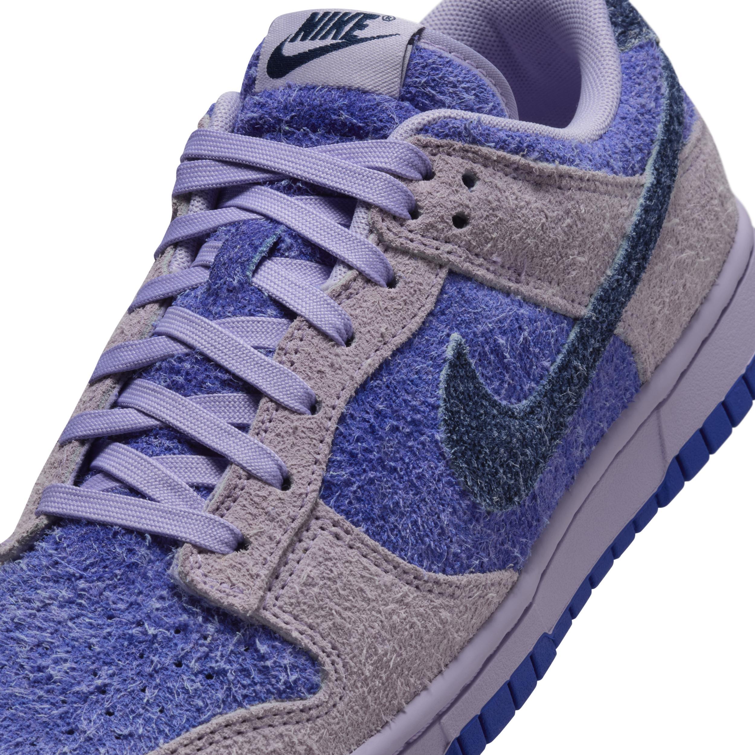 Nike Women's Dunk Low SE Shoes Product Image