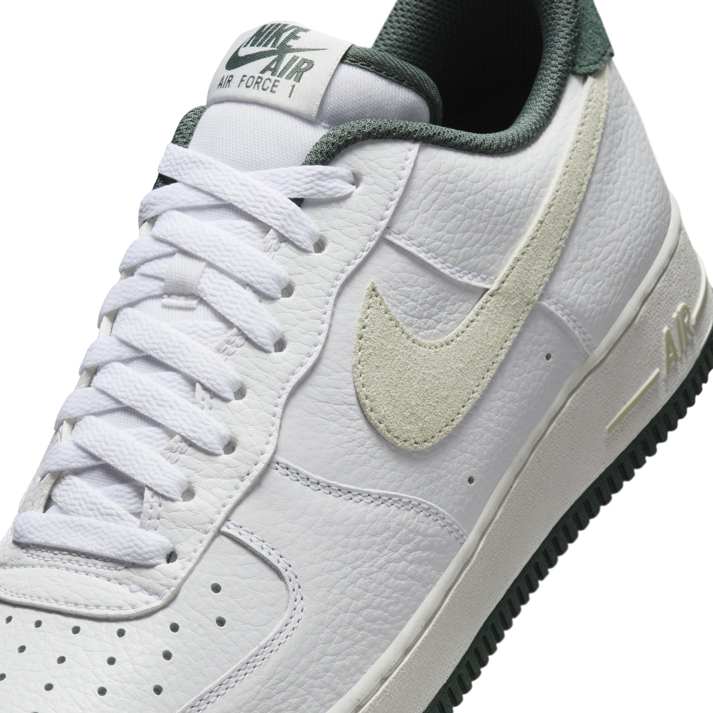 Nike Men's Air Force 1 '07 LV8 Shoes Product Image