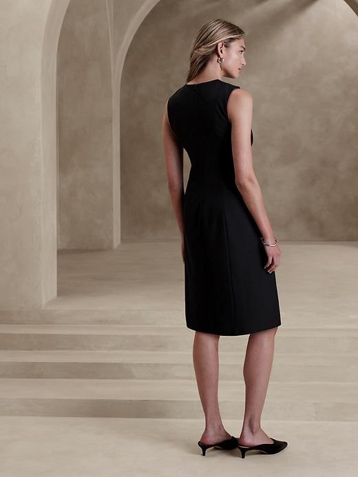 Basic Knee-Length Sheath Dress Product Image