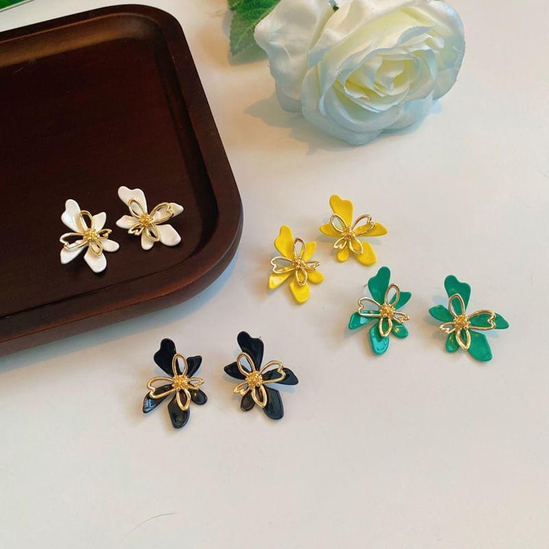 Flower Stud Earring Product Image